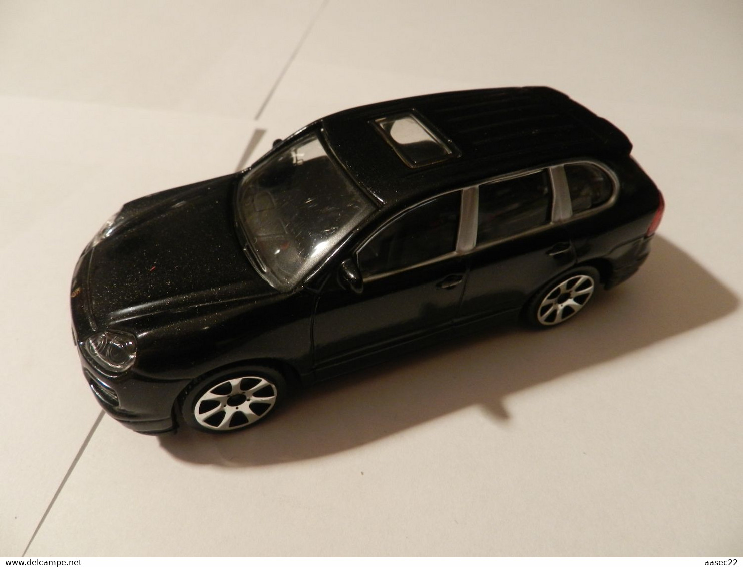 Burago  Porsche Cayenne Turbo  1/43  *** 10.041 *** - Burago