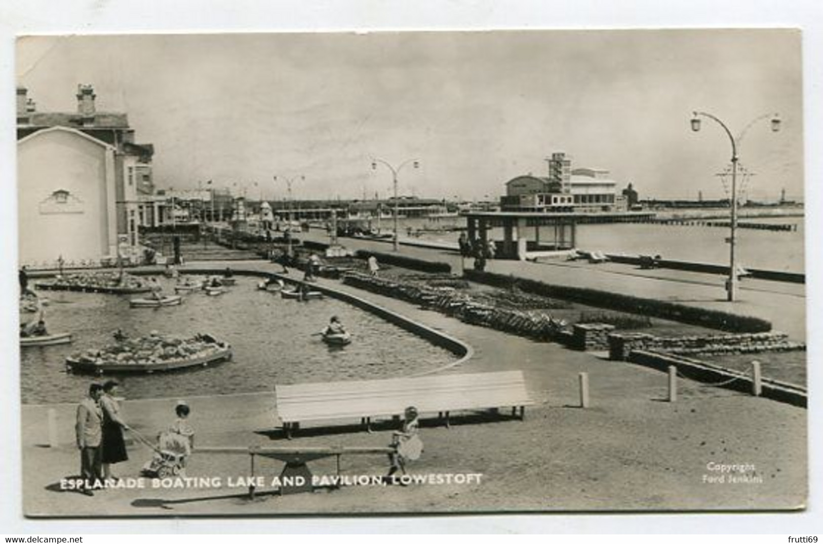 AK 112873 ENGLAND - Lowestoft - Esplanade Boating Lake And Pavilion - Lowestoft