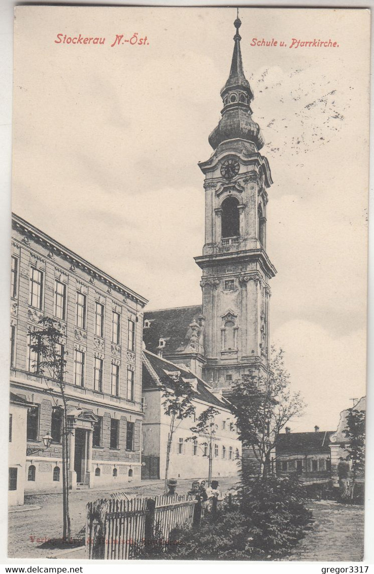 C4259) STOCKERAU - NÖ - SCHULE U. Pfarrkirche U. Kinder Am Holzzaun Mit Straße ALT 1906 - Stockerau