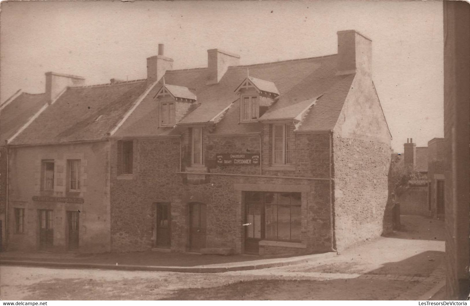 Photographie - Photo D'une Rue Et Devanture D'atelier De Cordonnier Godart Chaussures  - Carte Postale Ancienne - Fotografia