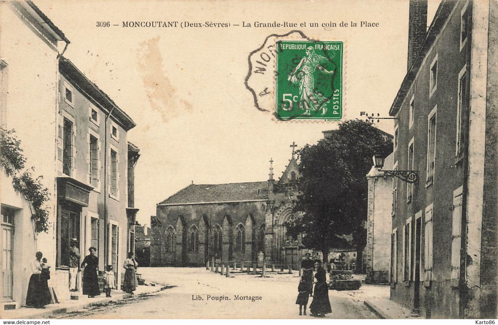 Moncoutant * La Grande Rue Et Un Coin De La Place * Villageois - Moncoutant