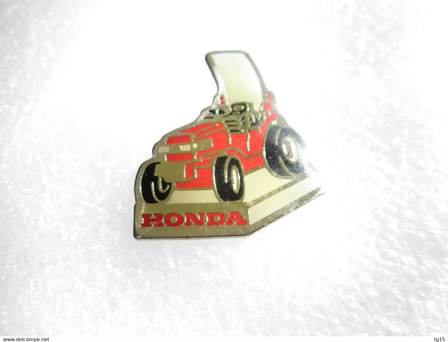 PIN'S    HONDA  MINI TRACTEURS - Honda