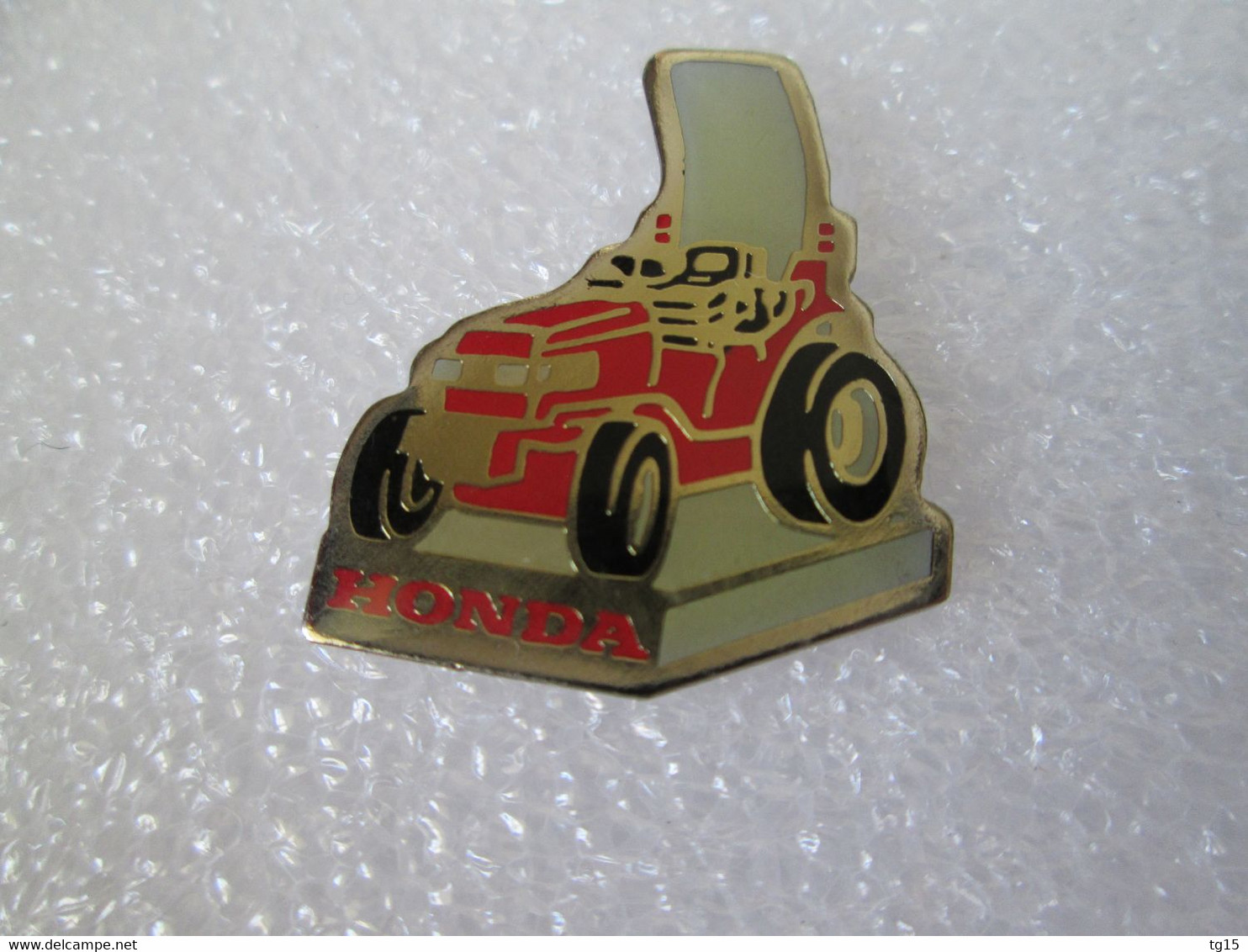 PIN'S    HONDA  MINI TRACTEURS - Honda