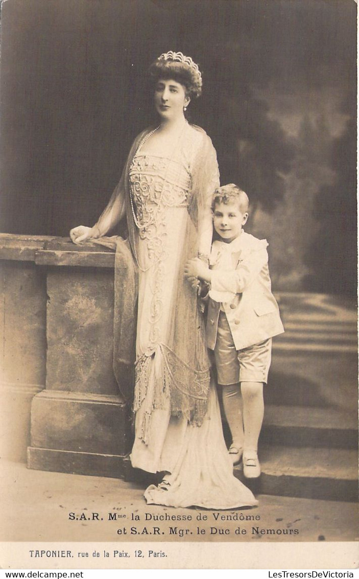 FAMILLES ROYALES - SAR La Duchesse De Vendôme Et Le SAR Le Duc De Nemours - Carte Postale Ancienne - Familles Royales