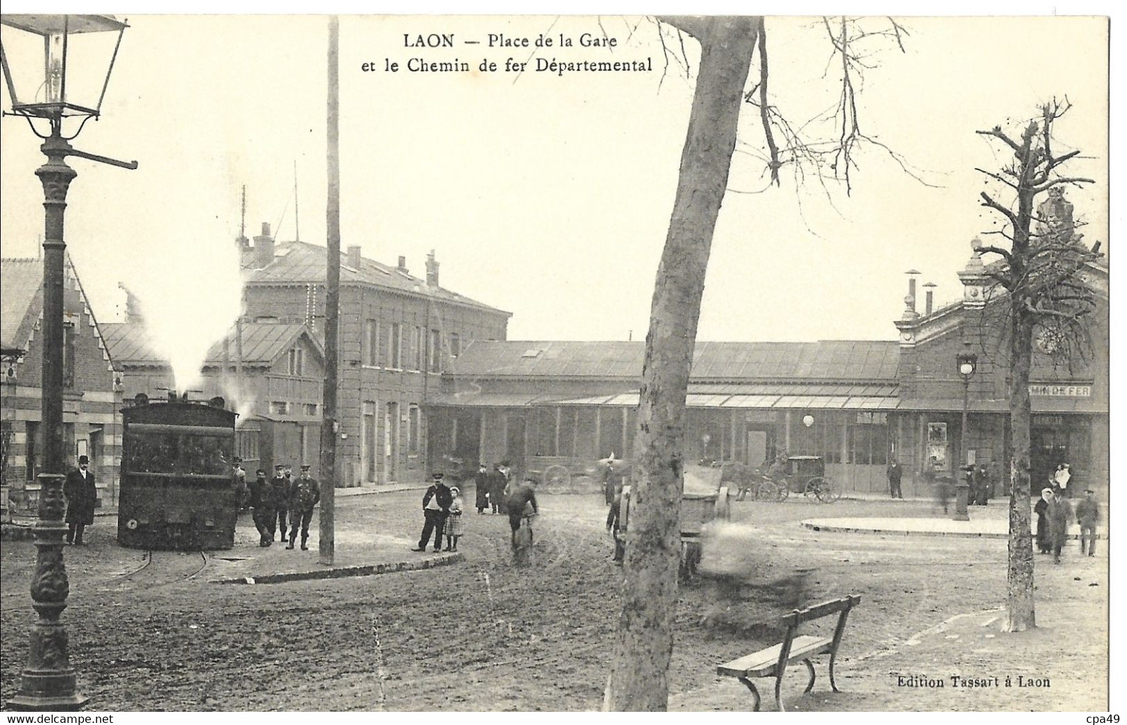 02   LAON  PLACE  DE  LA  GARE  ET  LE  CHEMIN  DE  FER  DEPARTEMENTAL - Laon