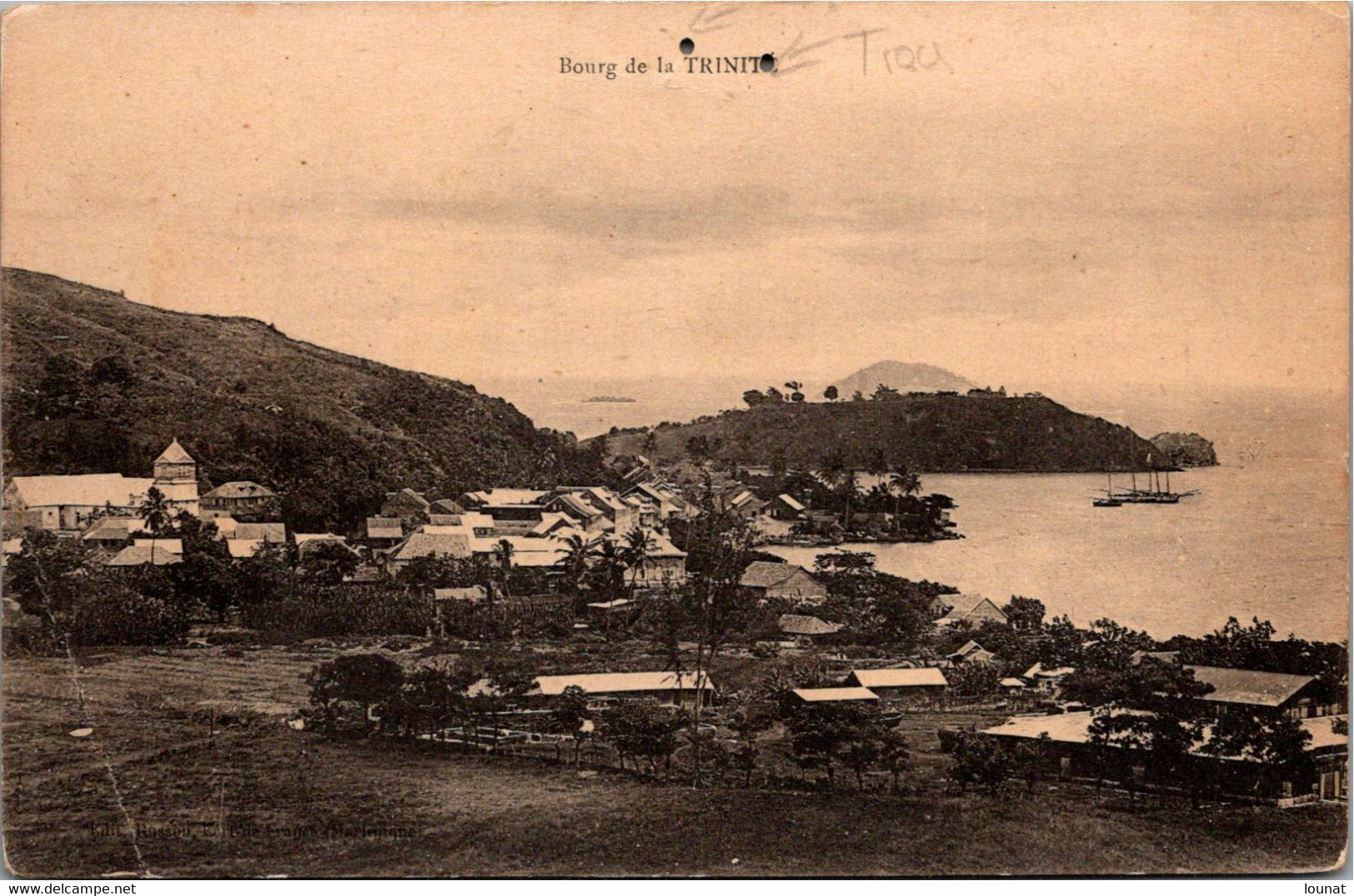 Martinique - Bourg De La TRINITE - (état : Pli, Trou ) - La Trinite