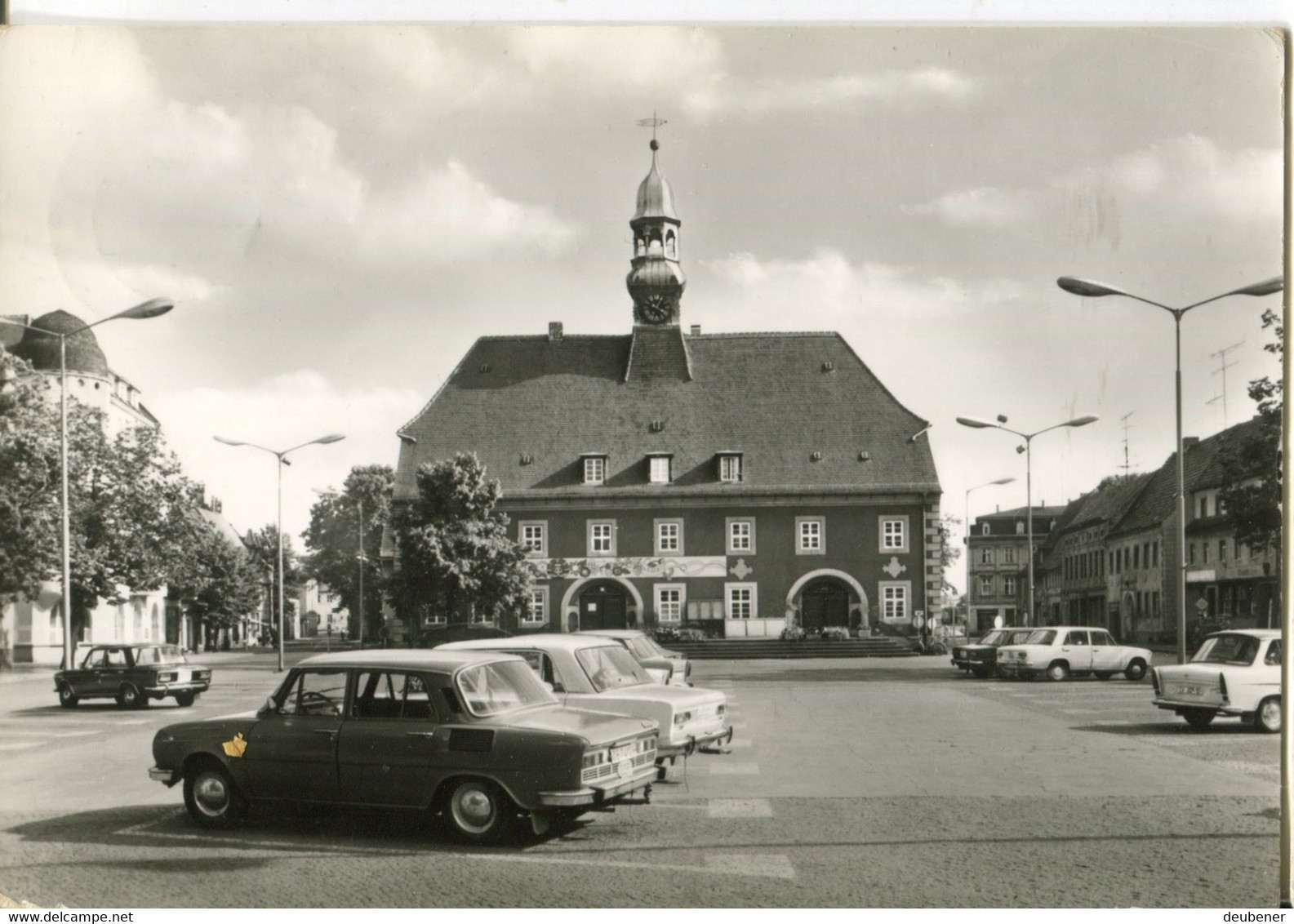 Foto AK Finsterwalde Markt Autos Skoda, Lada, Trabant #653 - Finsterwalde