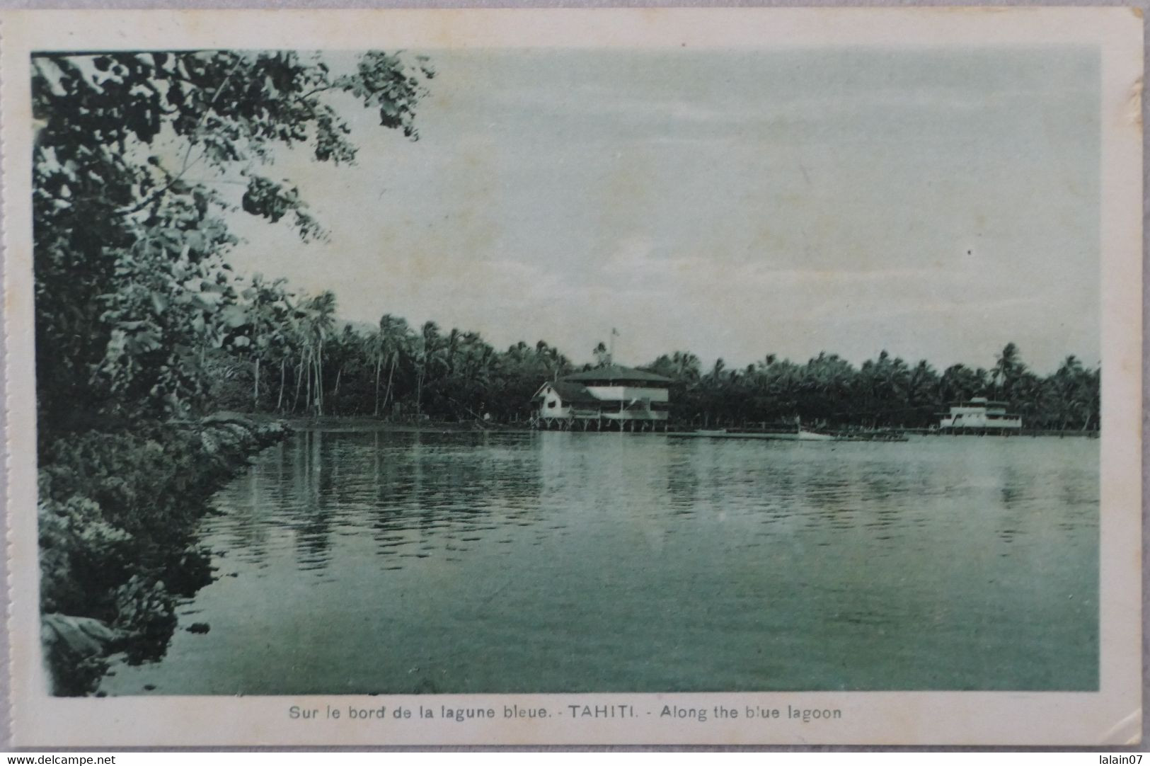 C. P. A. :  TAHITI : Sur Le Bord De La Lagune Bleue, édition "Le Magasin Spitz De Curiosités, Papeete" - Tahiti