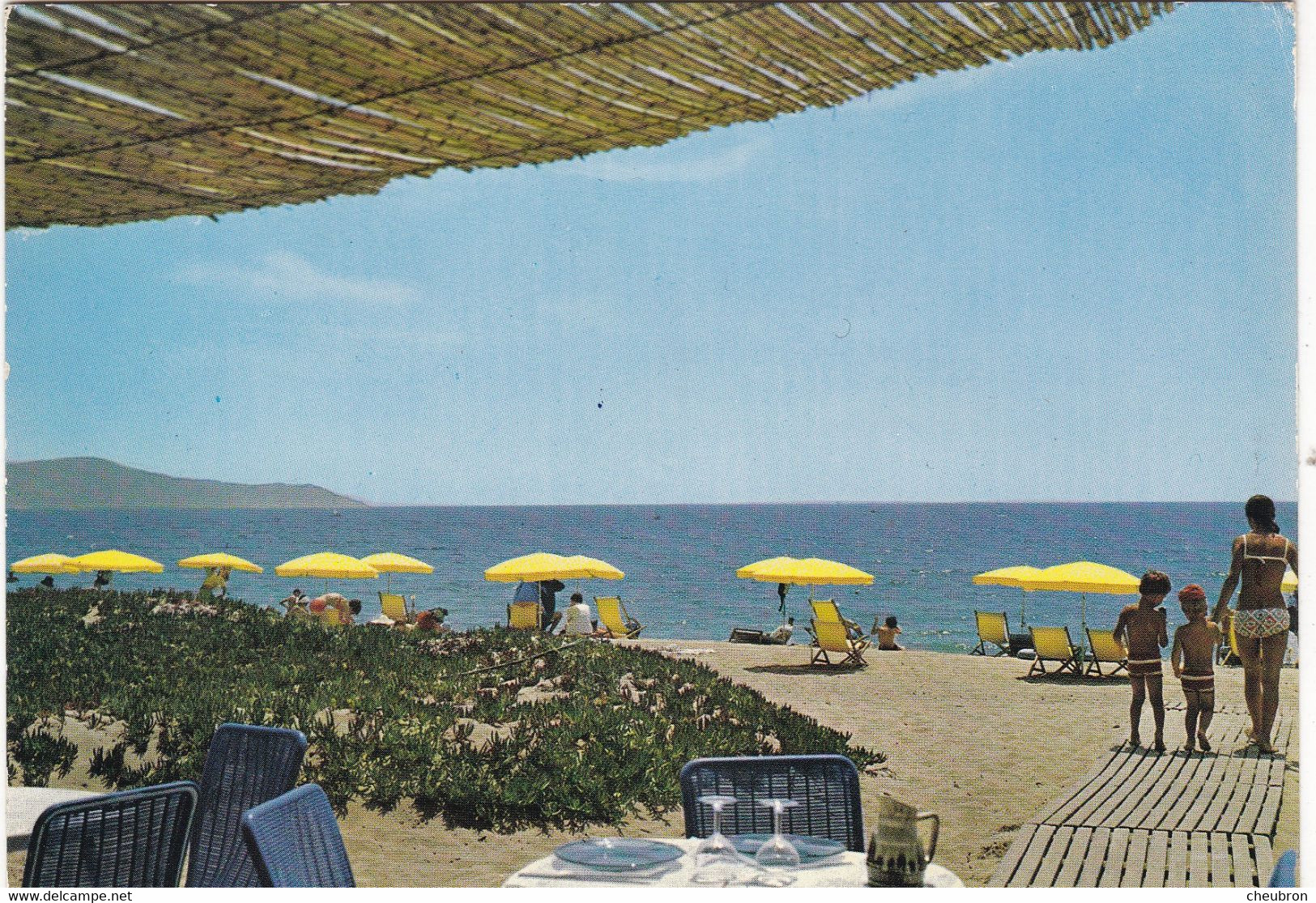 83.  CAVALAIRE SUR MER CPSM. HOTEL DE PARDIGON. PLAGE. ANIMATION.. ANNÉE 1973 + TEXTE. - Cavalaire-sur-Mer