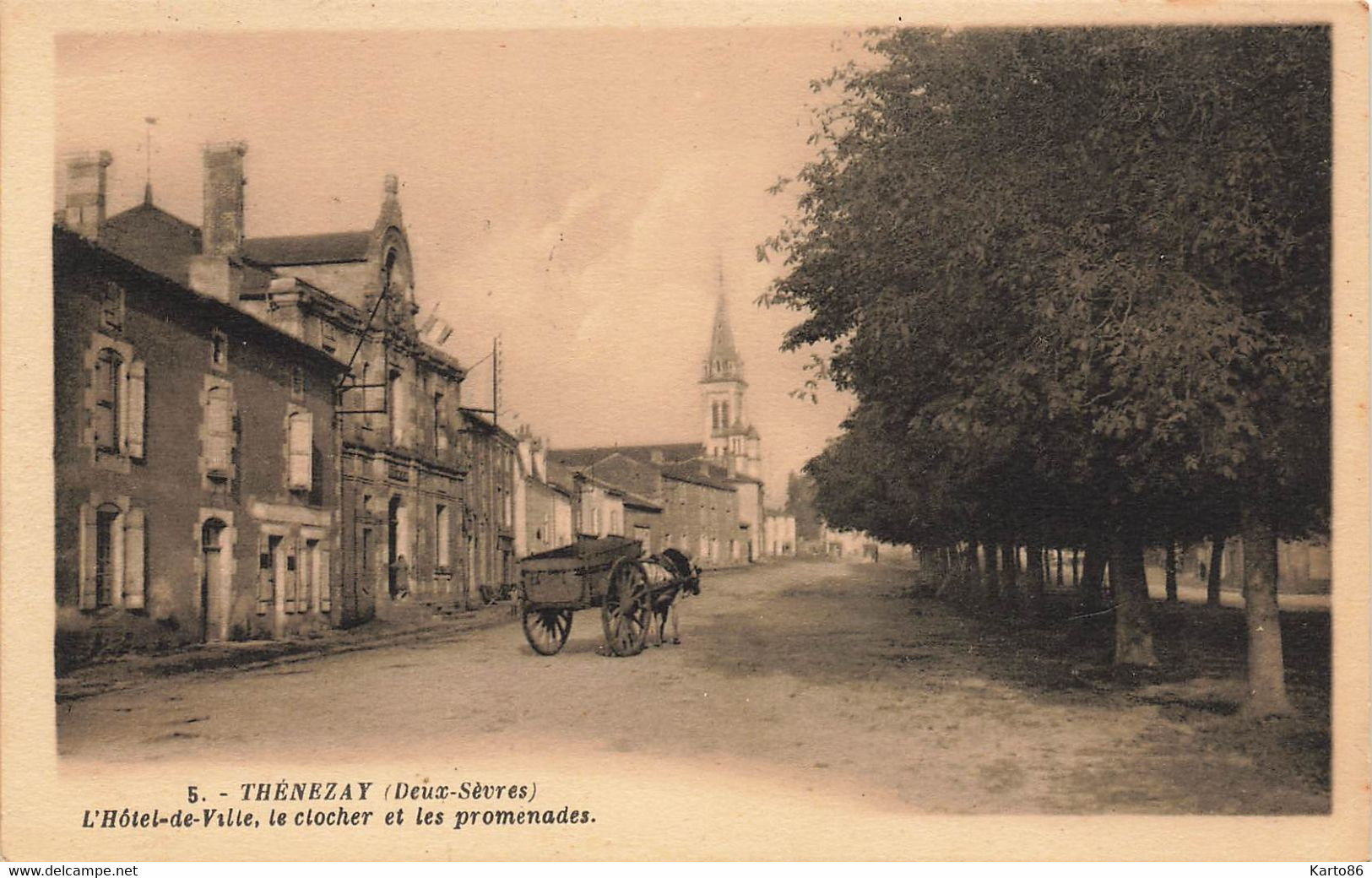 Thénezay * Place De L'hôtel , Le Clocher Et Les Promenades * Attelage - Thenezay