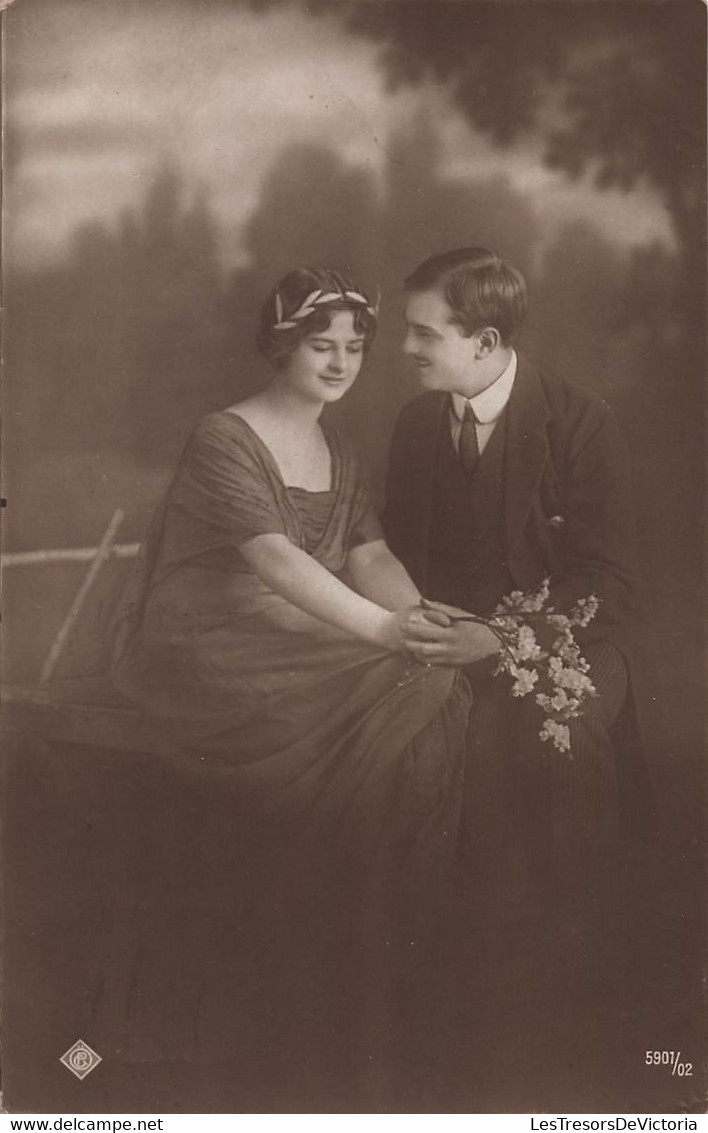 Fantaisie - COUPLE - Amoureux - Carte Postale Ancienne - - Paare