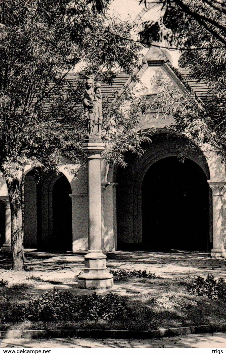 Knokke Zoute - Binnenkoer Van De Kerk Van H. Rozenkrans - Knokke