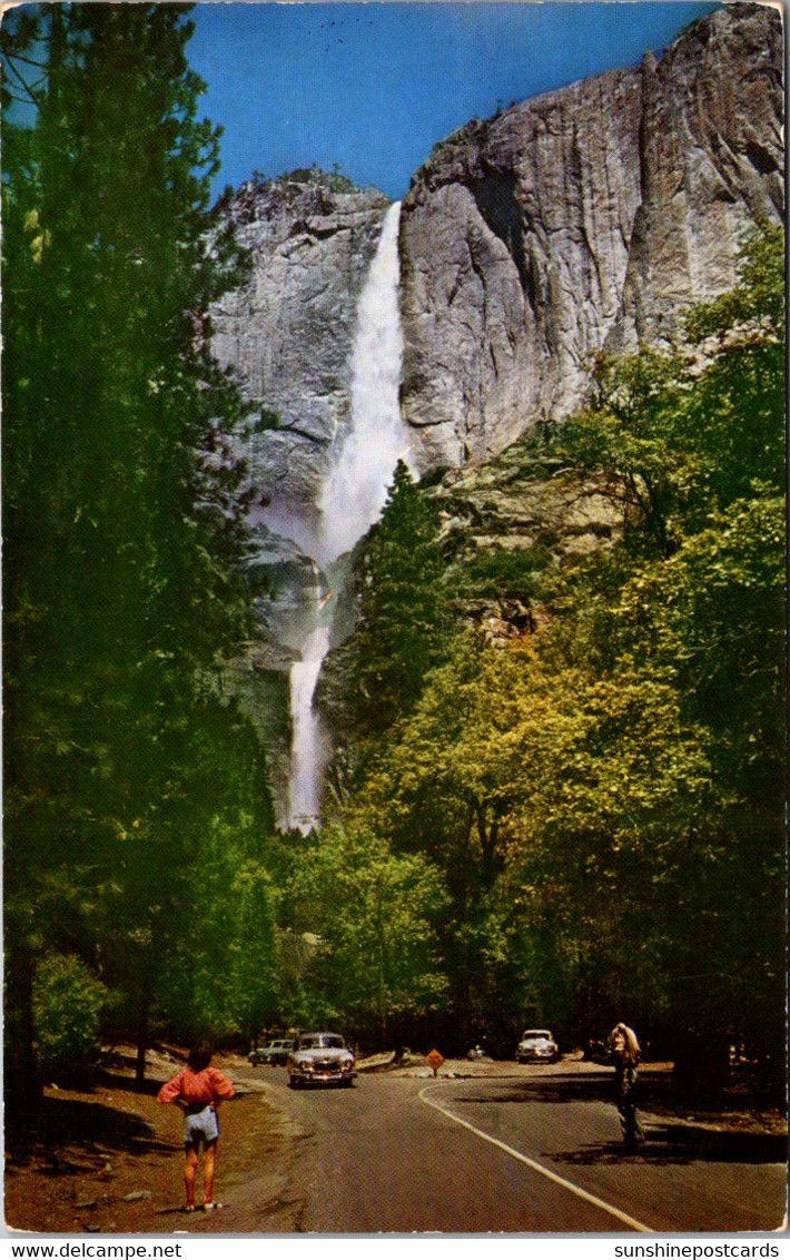 California Upper And Lower Yosemite Falls - Yosemite
