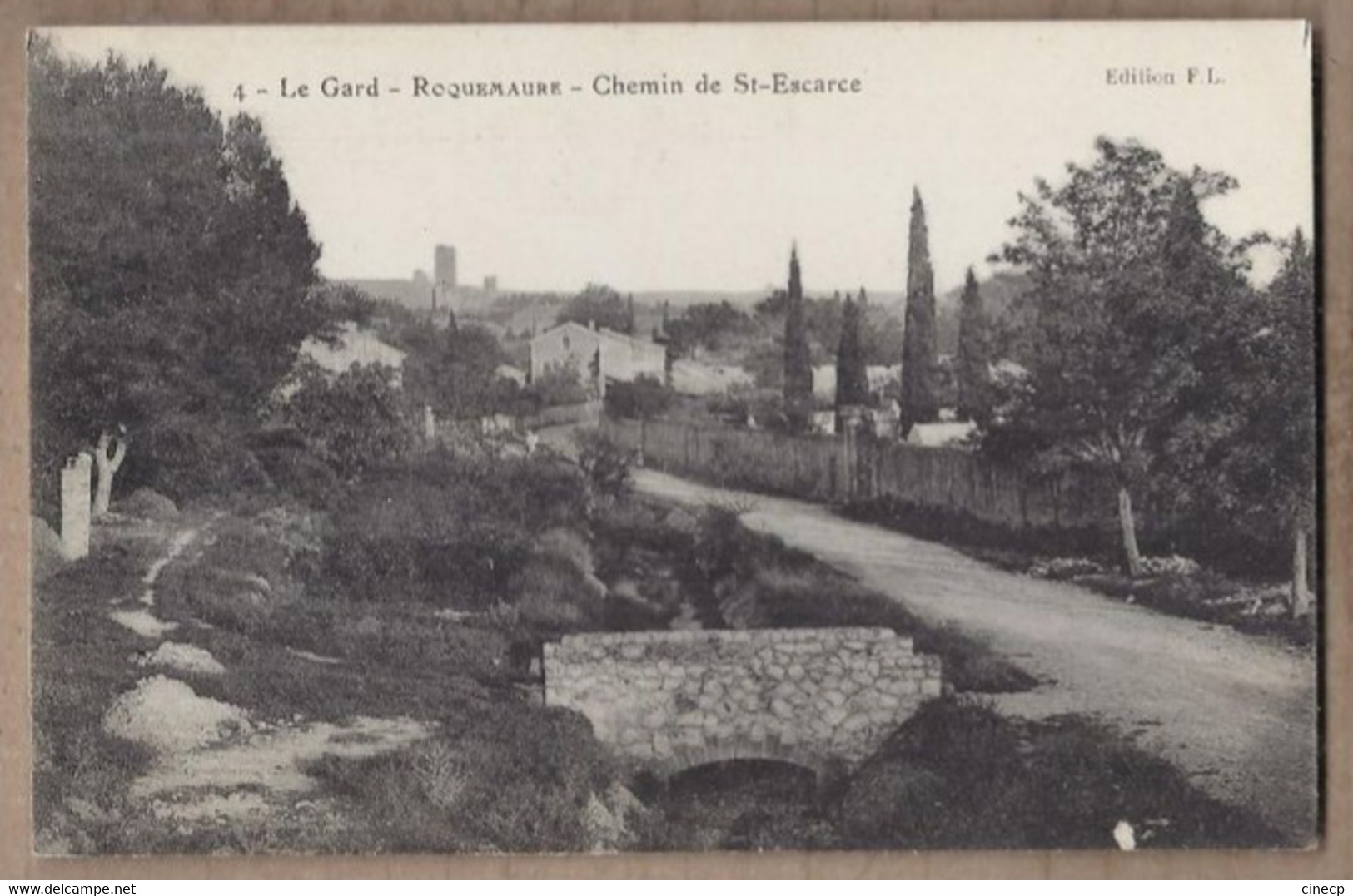 CPA 30 - ROQUEMAURE - Le Gard - Chemin De Saint-Escarce - TB Perspective De La Route Vers Centre Village - Roquemaure