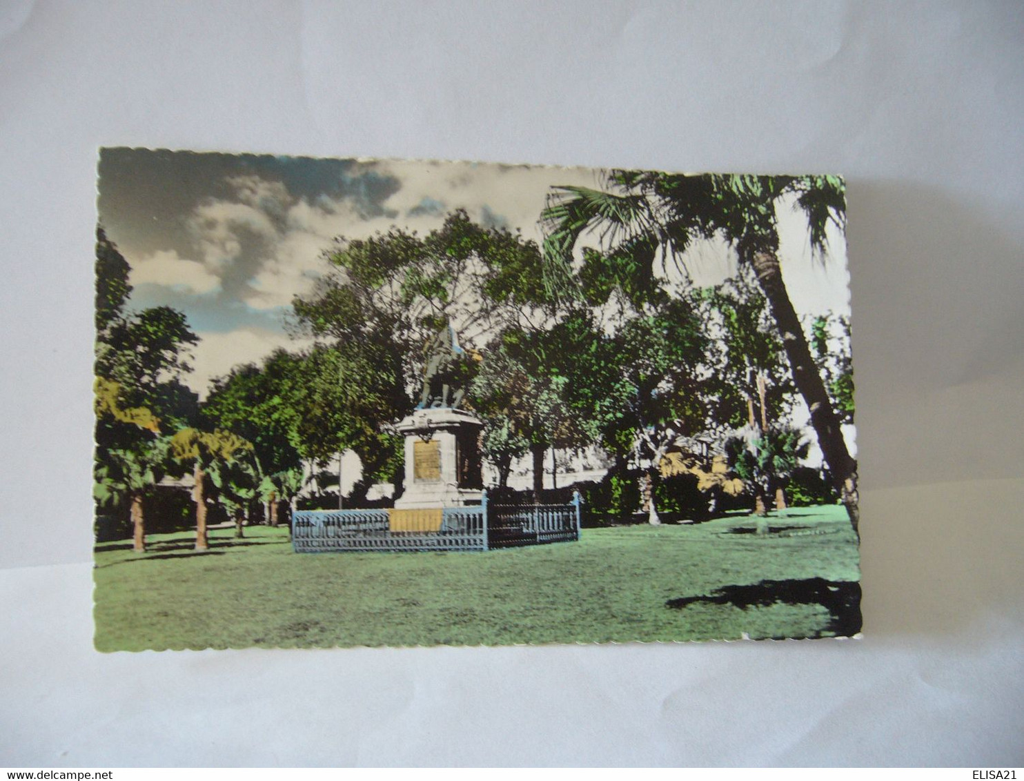 1001.LA REUNION FRANCE OUTRE MER SAINT DENIS STATUE DE LA BOURDONNAIS CPSM FORMAT CPA 1961 LA CARTE AFRICAINE PARIS 14e - Saint Denis