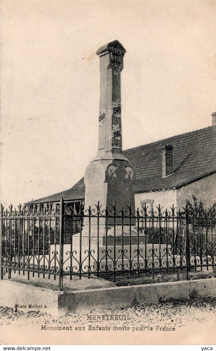 Ménétreuil Monument Aux Enfants Morts Pour La France Guerre 1914 18 - Monuments Aux Morts