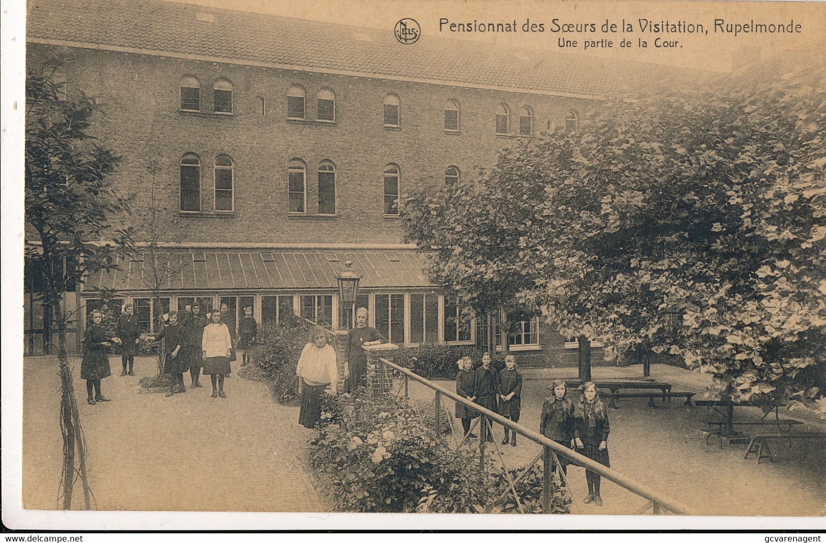 RUPELMONDE  PENSIONNAT DES SOEURS DE LA VISITATION  UN PARTIE DE LA COUR             2 SCANS - Kruibeke