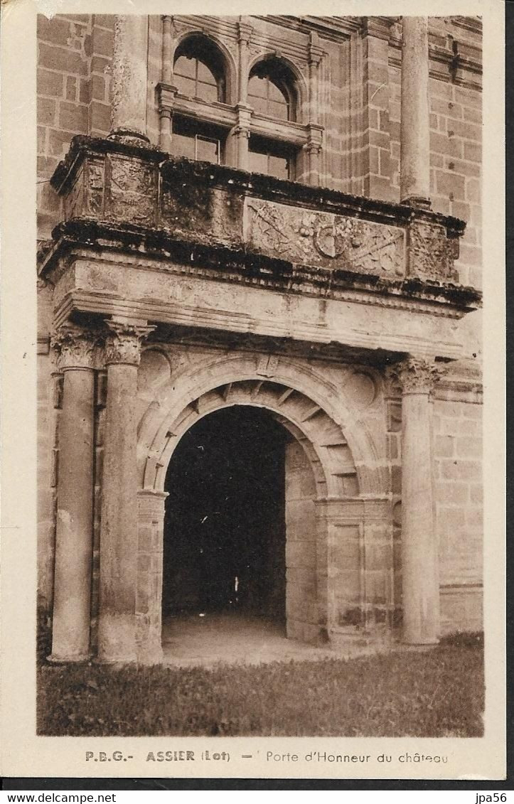 46- LOT ASSIER Cpa - Porte D'Honneur Du Château - Assier