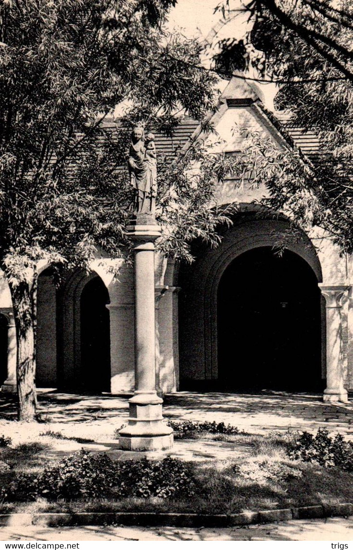 Knokke Zoute - Binnenkoer Van De Kerk Van H. Rozenkrans - Knokke