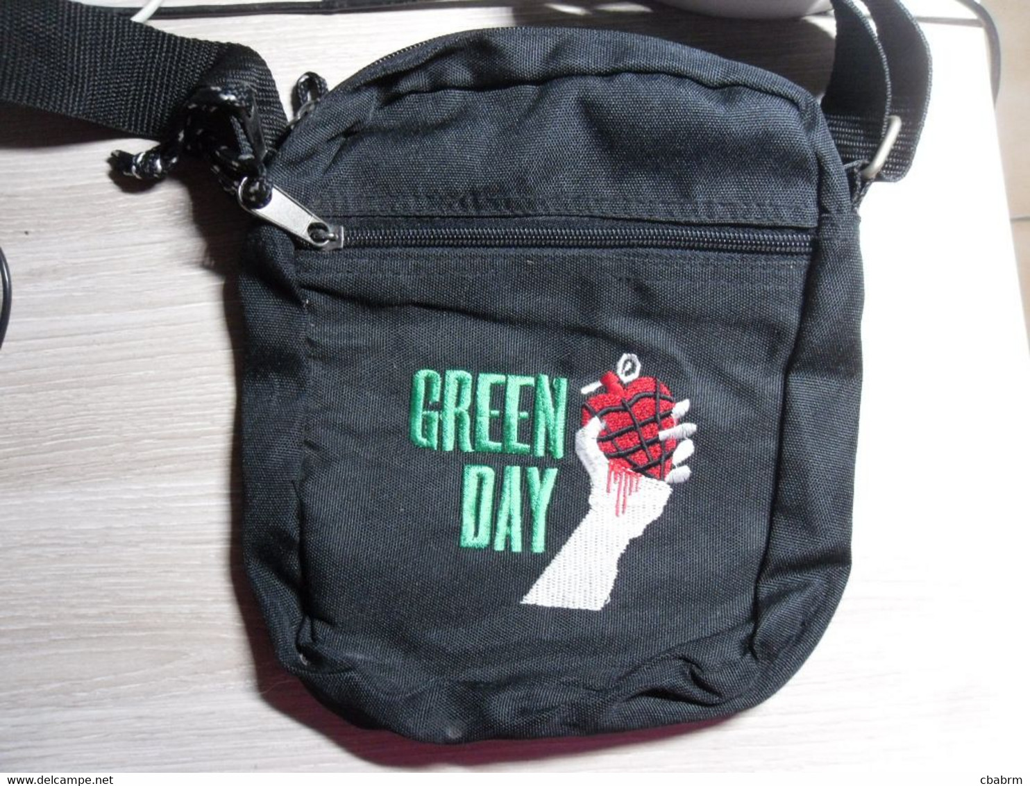 SACOCHE - PETIT SAC A BANDOULIERE REGLABLE - GREEN DAY - Sonstige & Ohne Zuordnung