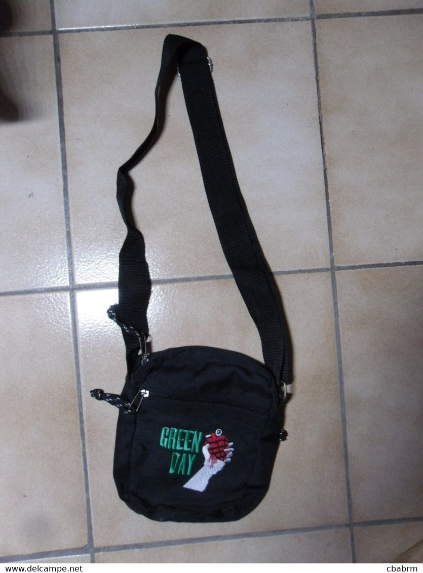 SACOCHE - PETIT SAC A BANDOULIERE REGLABLE - GREEN DAY - Autres & Non Classés