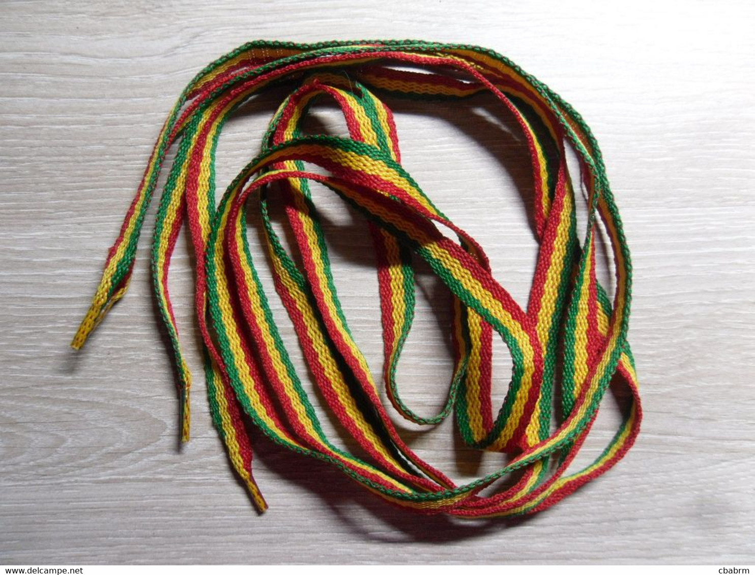 PAIRE DE LACETS VERT JAUNE ROUGE - RASTA REGGAE Longueur 120 Cm - Other & Unclassified