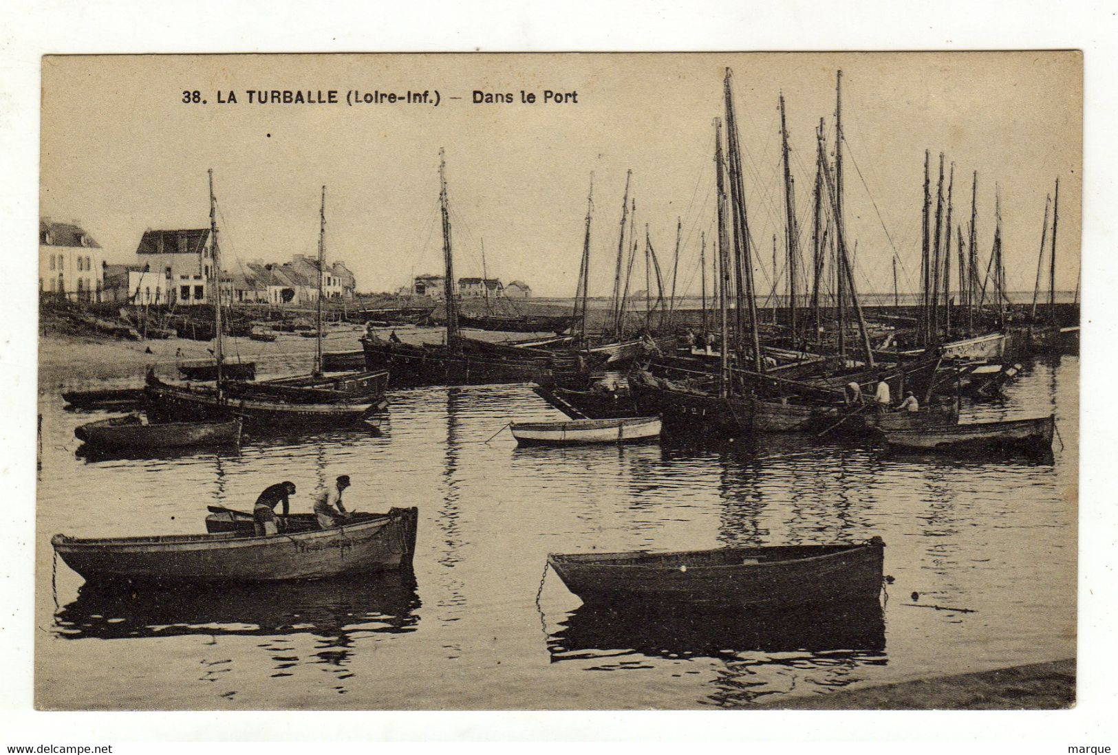 Cpa N° 38 LA TURBALLE Dans Le Port - La Turballe