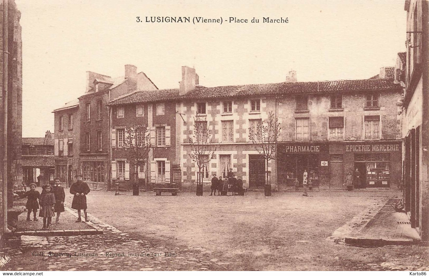 Lusignan * La Place Du Marché * Pharmacie * épicerie Mercerie - Lencloitre