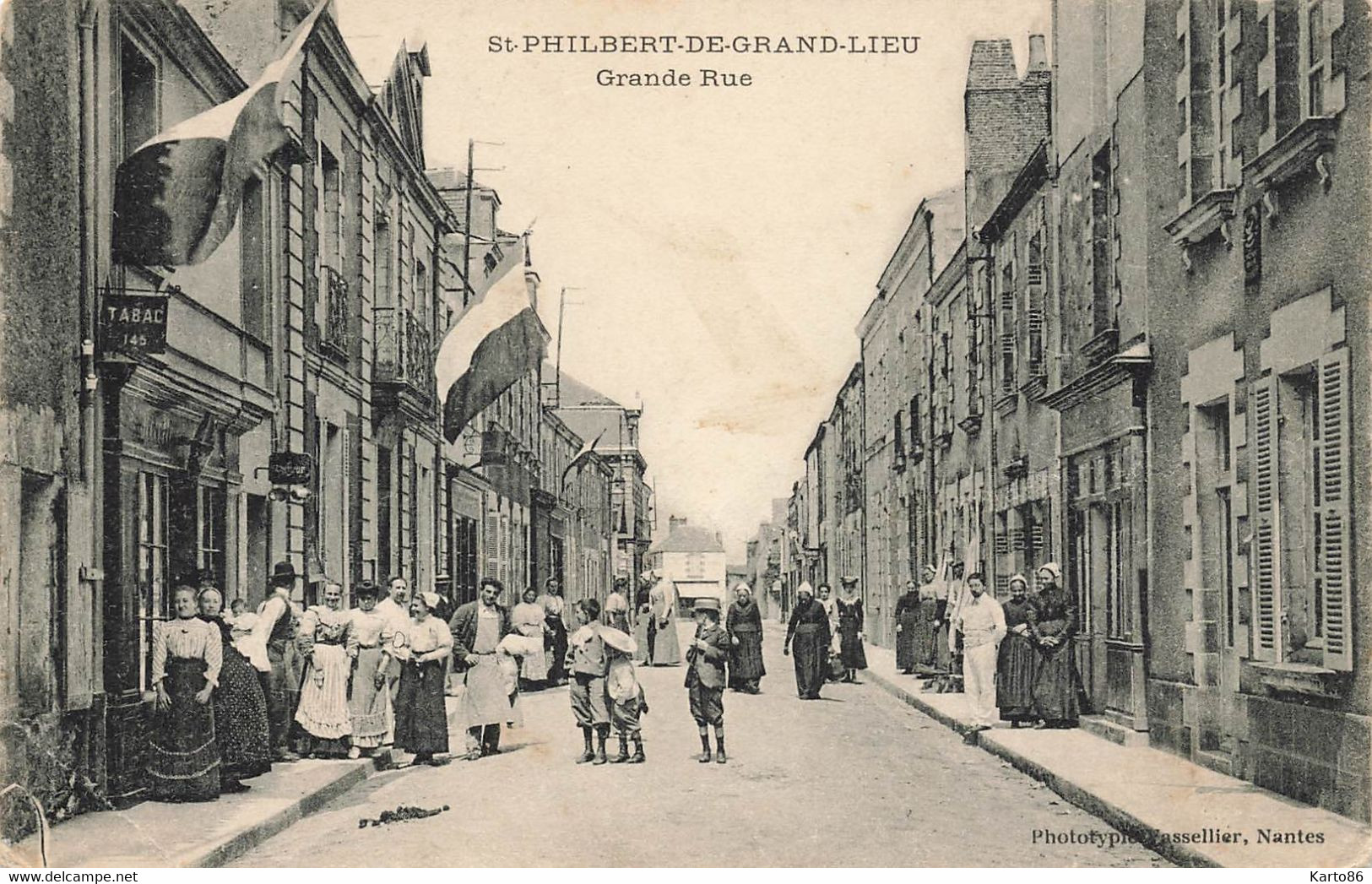 St Philbert De Grand Lieu * La Grande Rue * Débit De Tabac Tabacs * Villageois - Saint-Philbert-de-Grand-Lieu