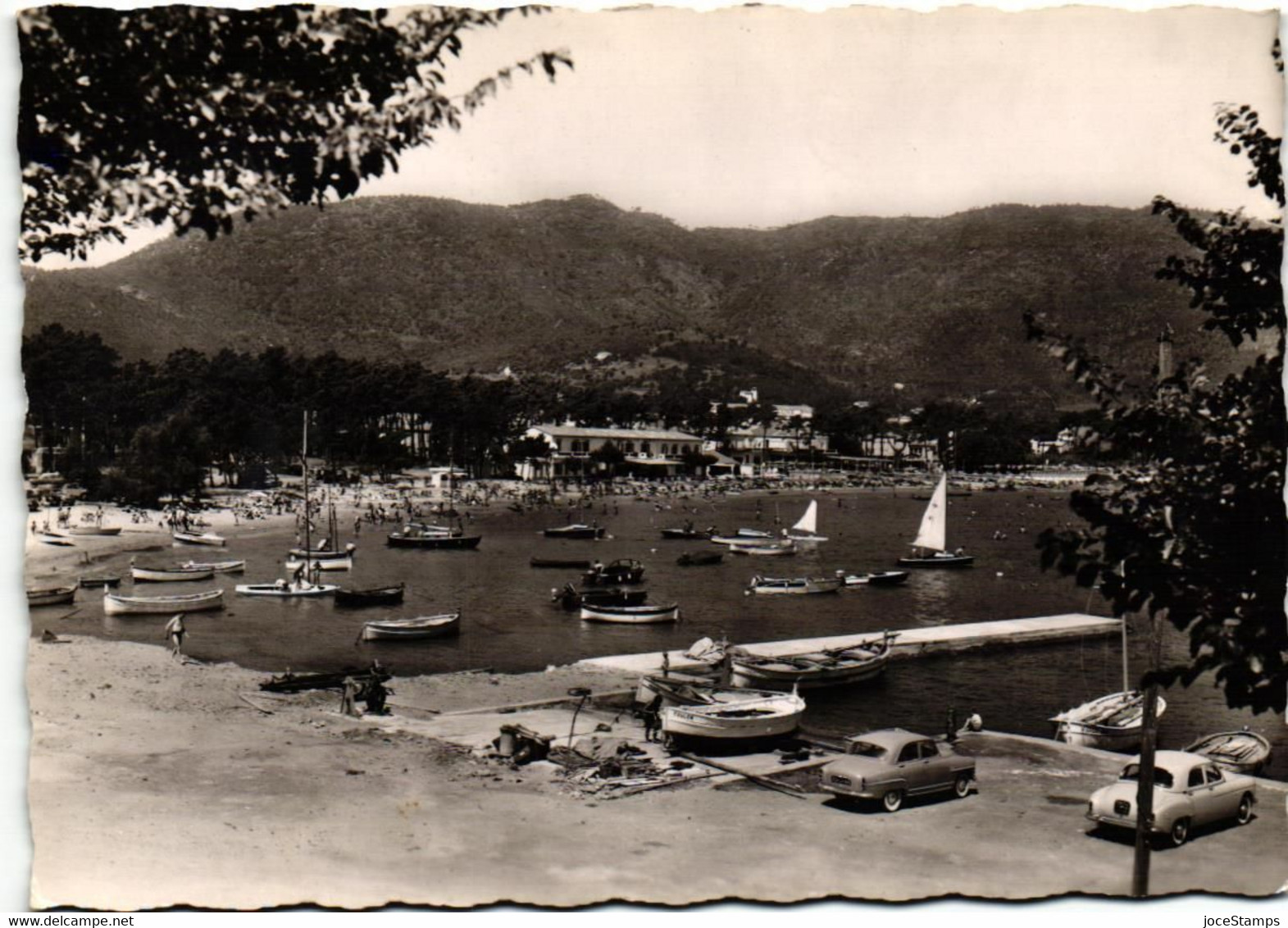 CALVAIRE SUR MER LE PORT ET LA PLAGE  CPSM - Cavalaire-sur-Mer