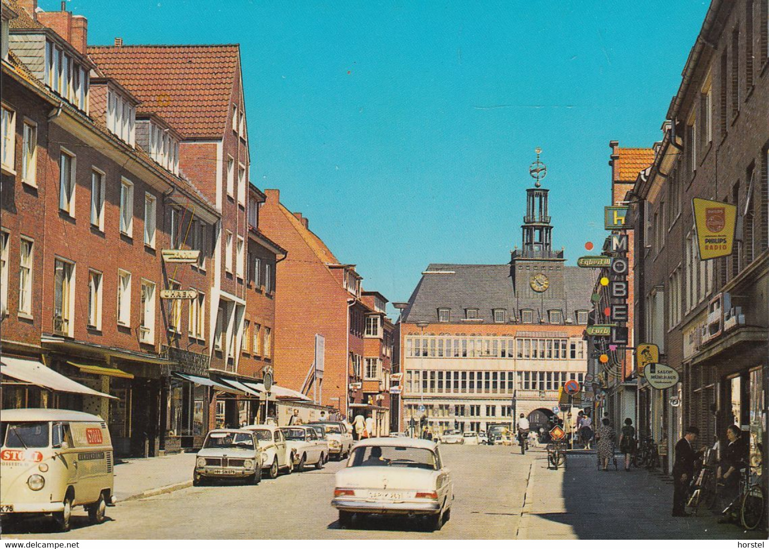 D-26721 Emden - Rathaus - Große Straße - Cars - VW Bus - VW Käfer - Mercedes Heckflosse - BMW 02 - Emden