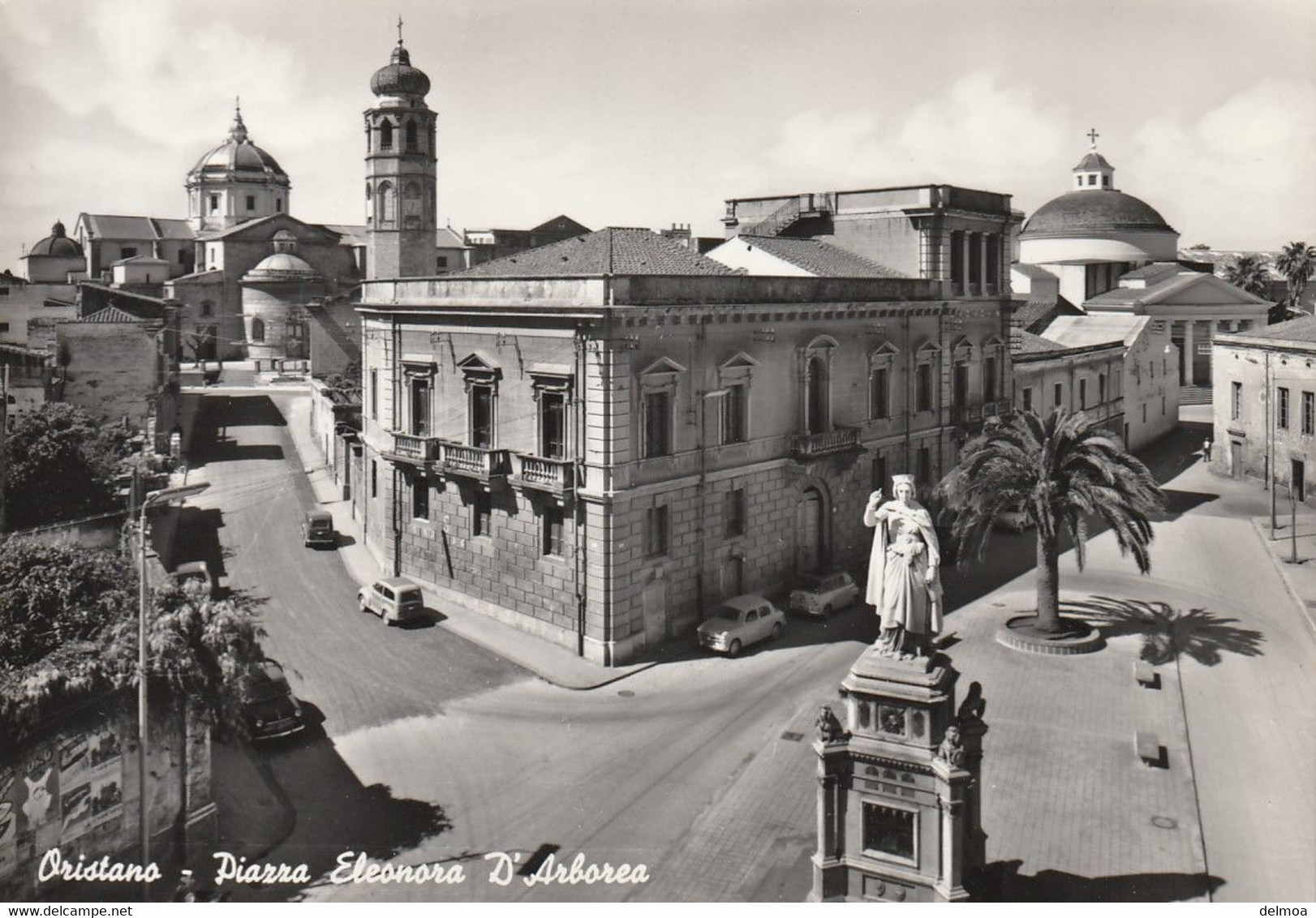 Oristano - Piazza Eleonora D'Arborea B - Oristano