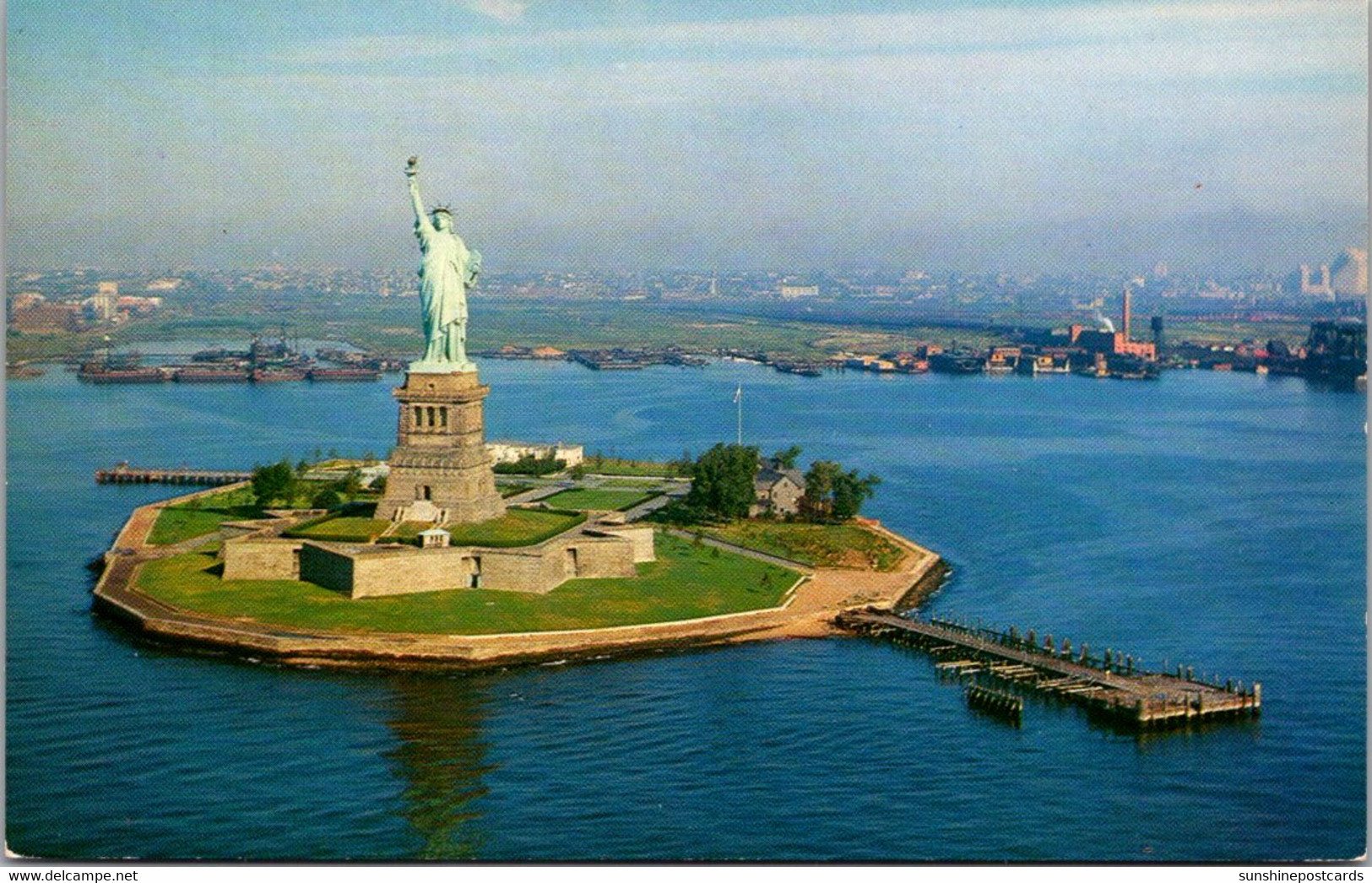 New York City Statue Of Liberty On Liberty Island - Estatua De La Libertad