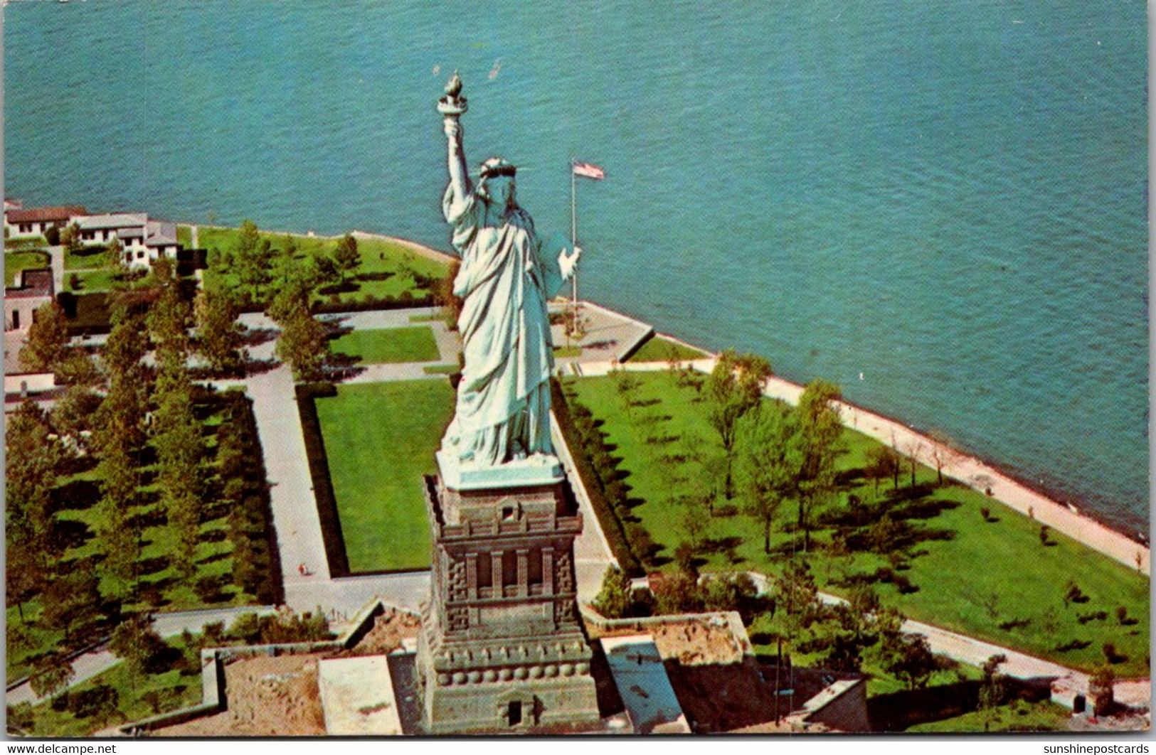 New York City Statue Of Liberty On Liberty Island - Statue Of Liberty