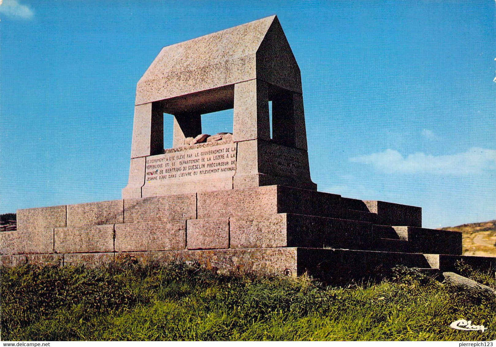 48 - Châteauneuf De Randon - Monument élevé à La Mémoire Du Connétable "Bertrand Du Guesclin" - Chateauneuf De Randon