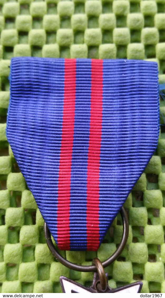 Medaille : Nederlandse Brandweermedaille 12,5 Jaar Trouwe Dienst  /  Cross Of The Dutch Fire Service - Pompiers