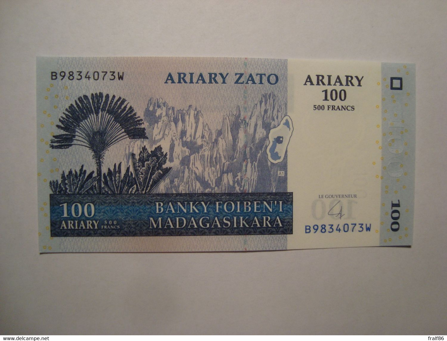 BILLET MADAGASCAR 100 ARIARY / 500 FRANCS 2004 - Madagascar