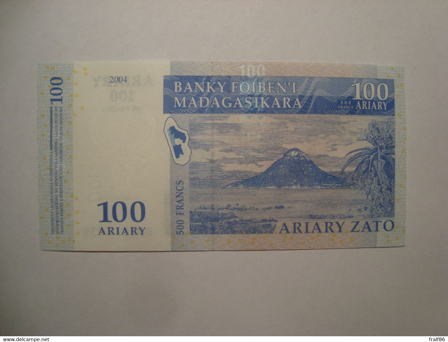 BILLET MADAGASCAR 100 ARIARY / 500 FRANCS 2004 - Madagascar