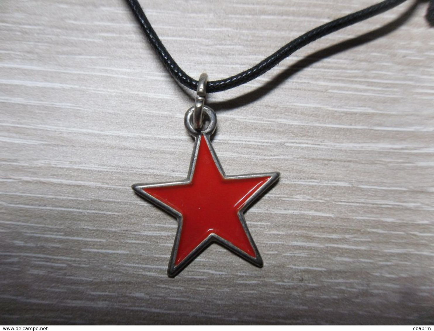 ETOILE ROUGE Pendentif Métal Avec Cordon Réglable étoile - Pendentifs