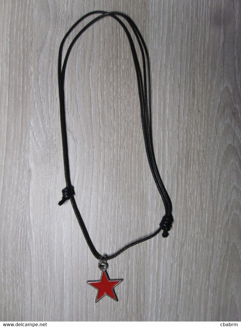 ETOILE ROUGE Pendentif Métal Avec Cordon Réglable étoile - Pendentifs