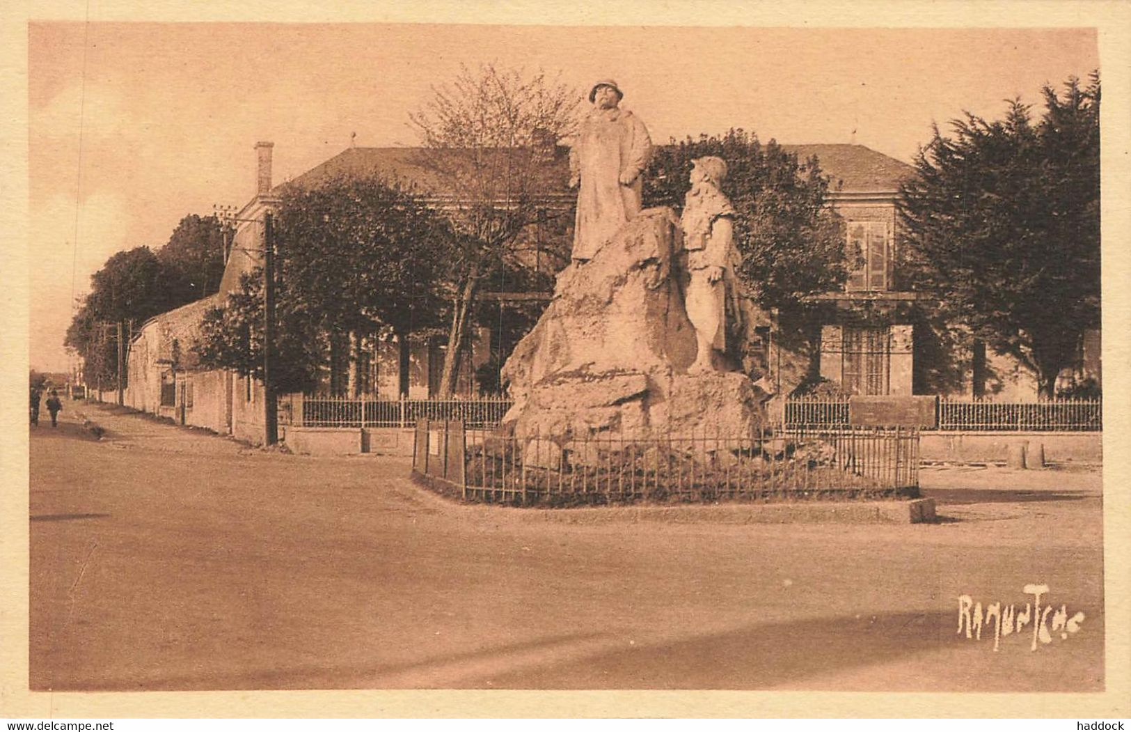 SAINTE HERMINE : STATUE DU PRESIDENT GEORGES CLEMENCEAU - Sainte Hermine