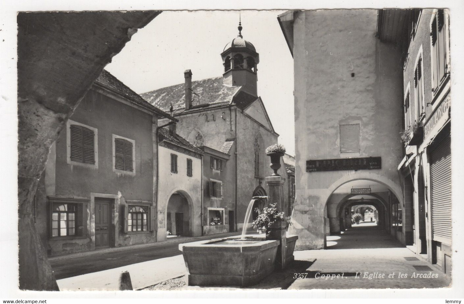 SUISSE - COPPET - L'EGLISE ET LES ARCADES - FONTAINE - CPSM DENTELÉE - Coppet