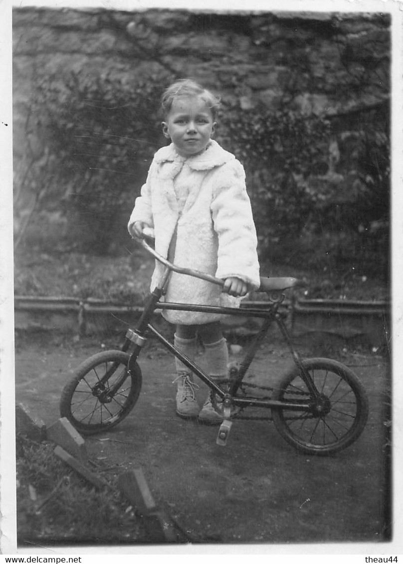 ¤¤   -   Cliché D'un Garçon Avec Un Petit Vélo En 1946  -  Bicyclette   -   Voir Description   -   ¤¤ - Sonstige & Ohne Zuordnung