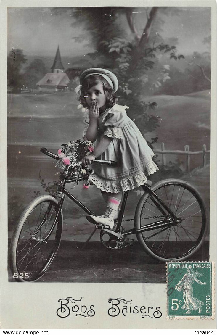 ¤¤   -  Lot De 2 Cartes Fantaisies   -  Fillettes Sur Un Vélo  -  Bicyclette   -  Un Baiser De " PONT-sur-YONNE " - Autres & Non Classés