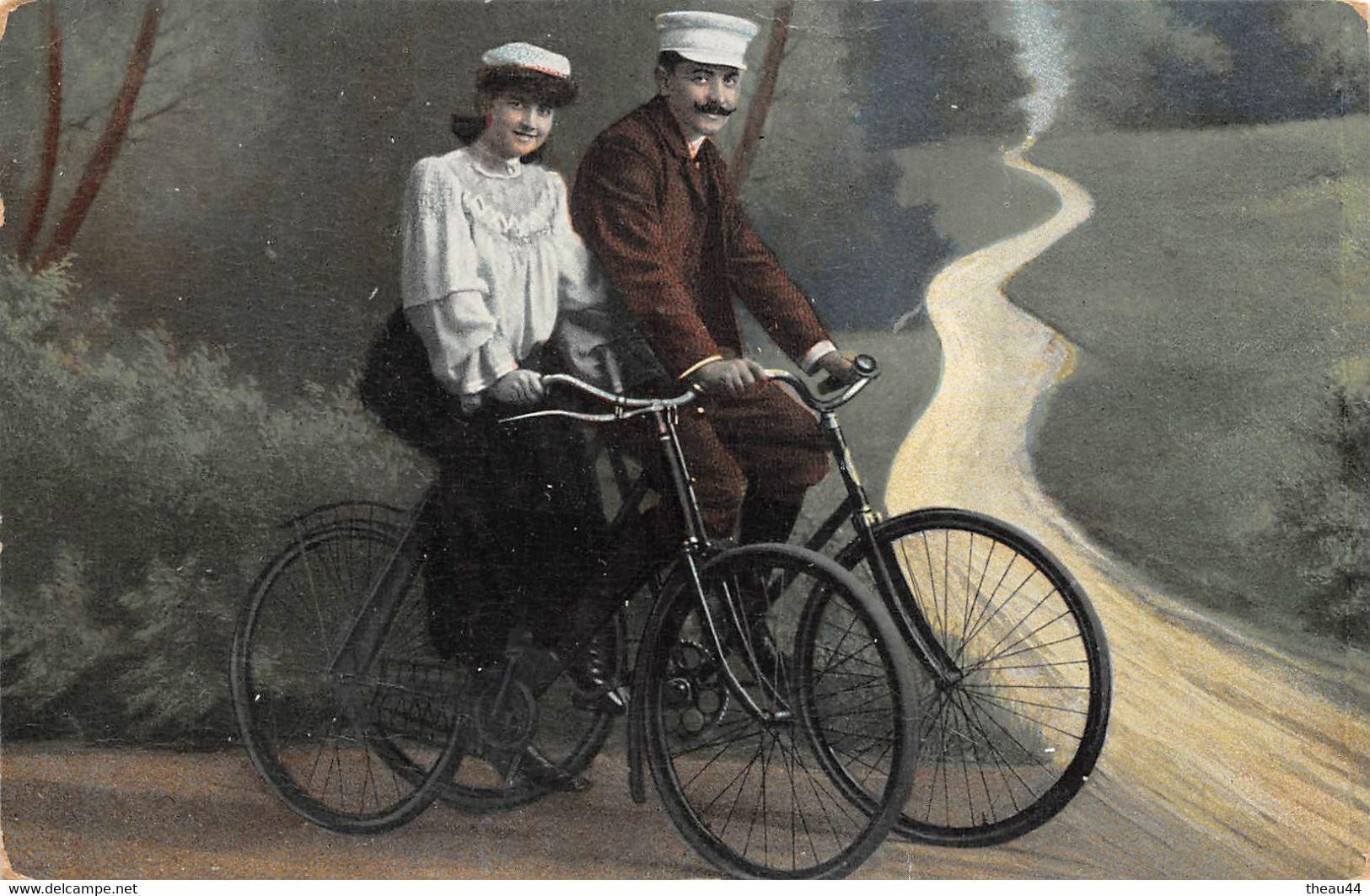 ¤¤   -  Lot De 2 Cartes Fantaisies   -  Un Couple Sur Des Vélos   -  Bicyclette   - - Other & Unclassified