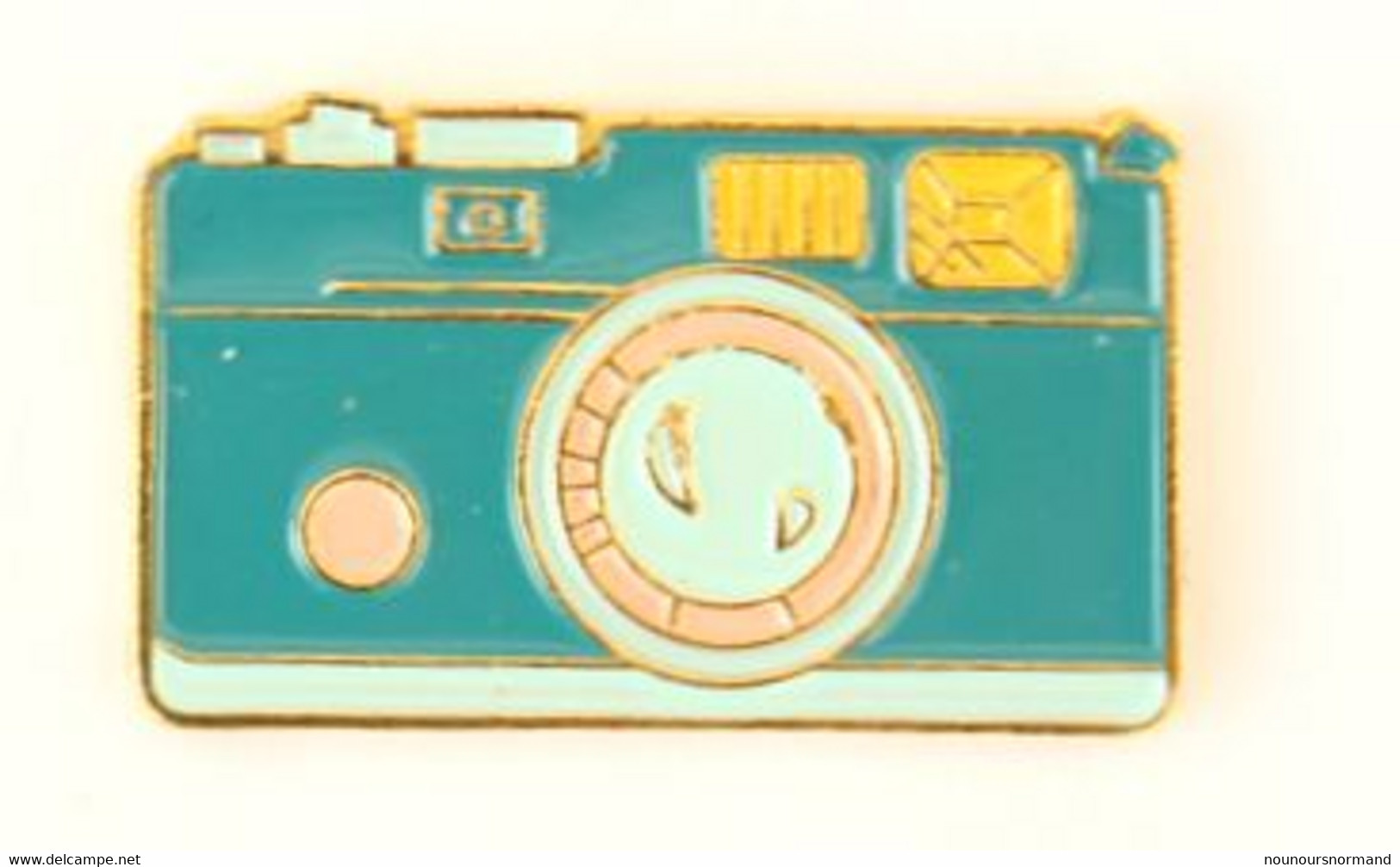 Pin's APPAREIL PHOTO Jetable - Objet Vintage - M104 - Photographie