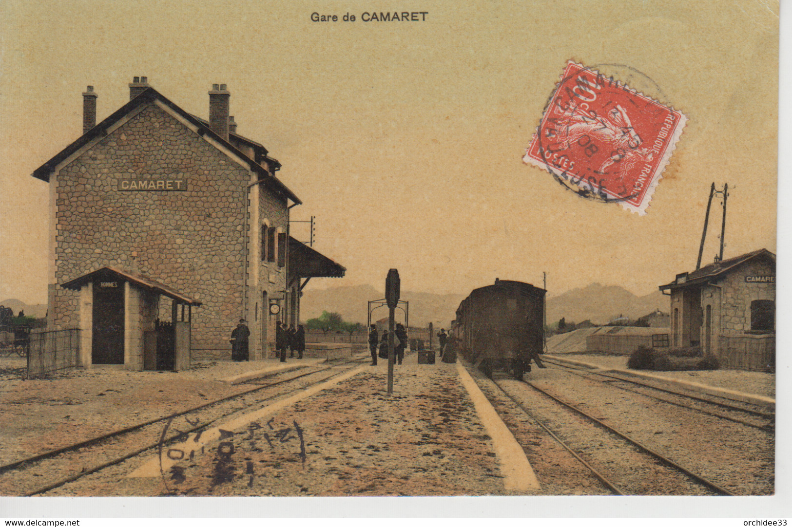 CPA Camaret(-sur-Aigues) - La Gare (avec Train En Joli Plan à L'arrêt En Gare) - Camaret Sur Aigues