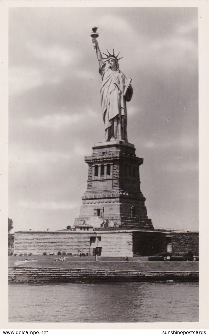 New York City The Statue Of Liberty Real Photo - Statue Of Liberty