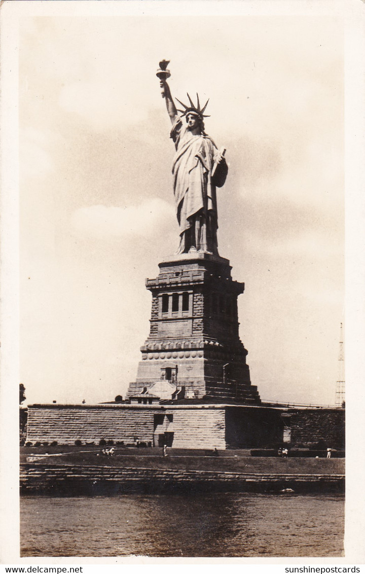 New York City The Statue Of Liberty Real Photo - Estatua De La Libertad