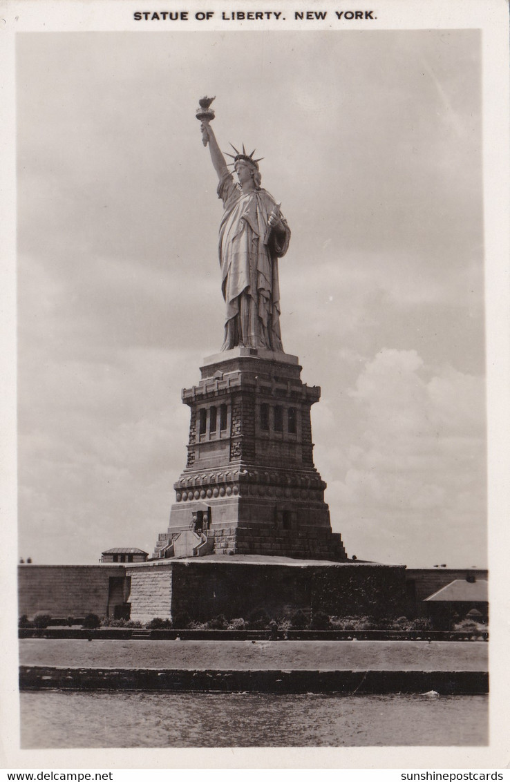 New York City The Statue Of Liberty Real Photo - Estatua De La Libertad